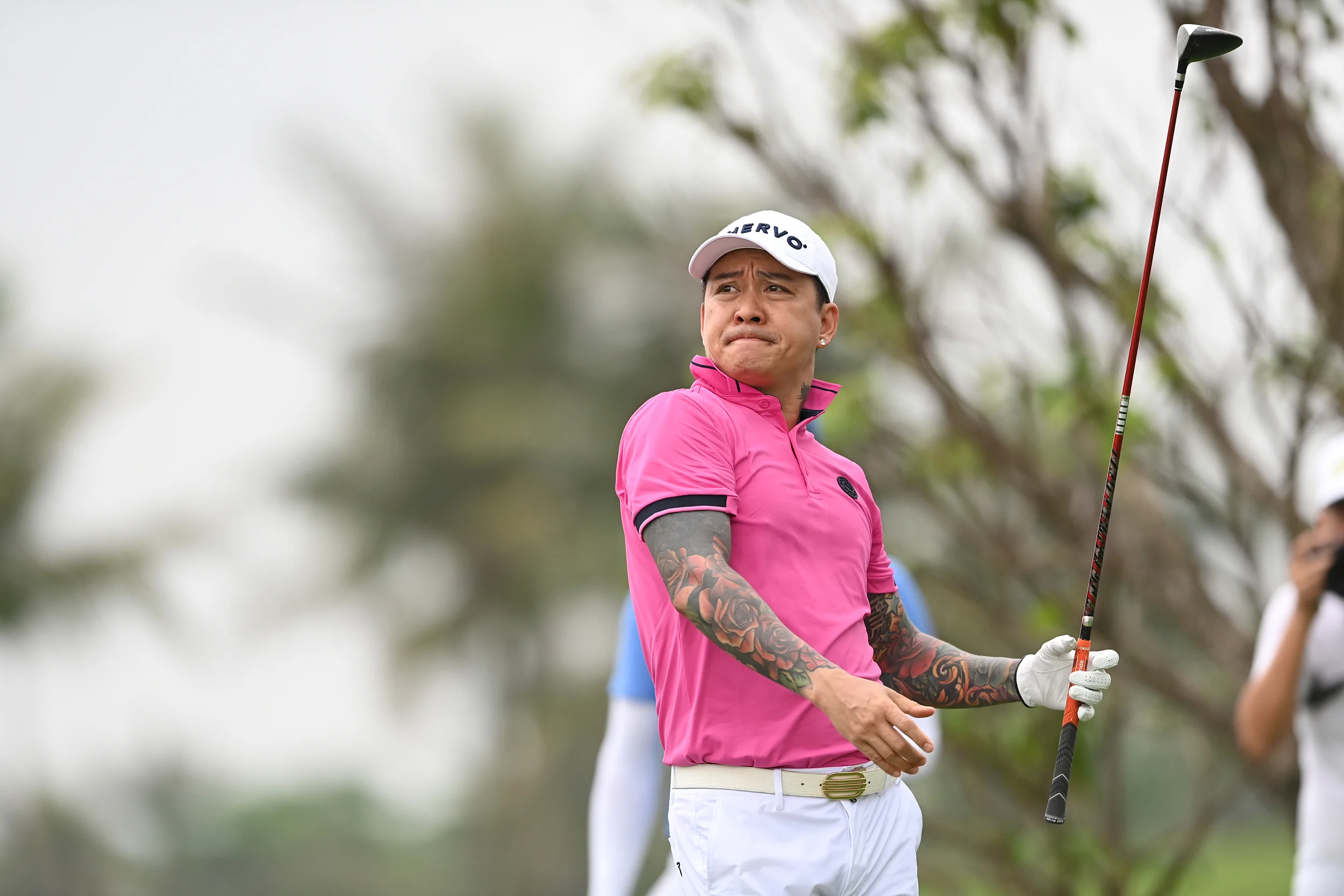 Ca sĩ Tuấn Hưng thường xuyên chọn Chervo là trang phục lên sân golf