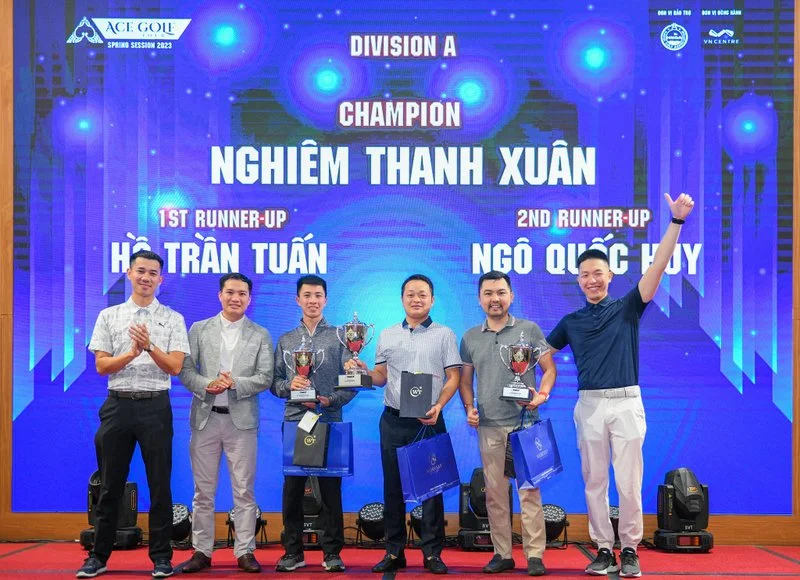 Trao giải Nhất, Nhì, Ba của bảng A