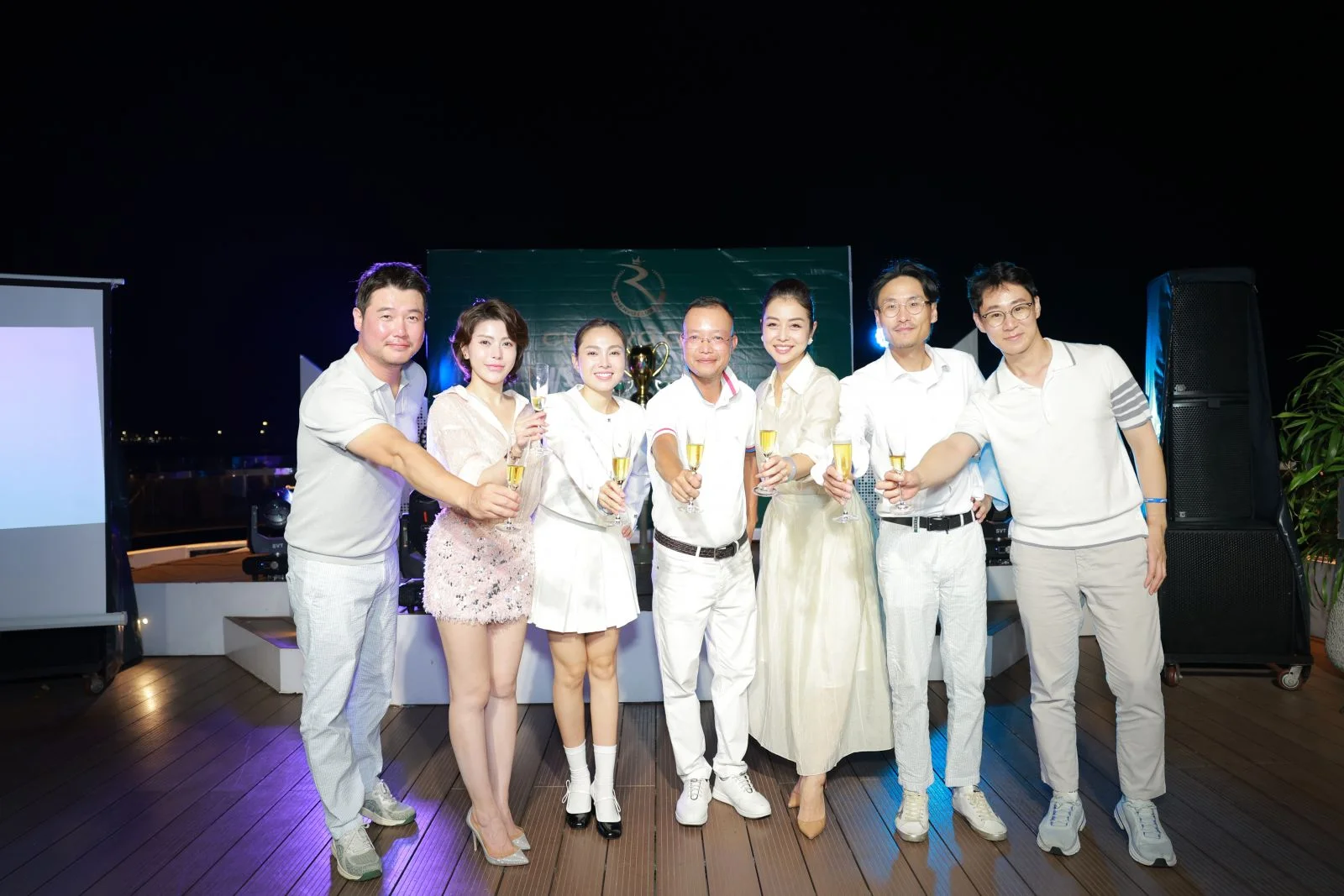 Team Chervo Hàn - Chủ tịch Phạm Viết Thắng - Hoa hậu Jennifer - Ca sĩ Lưu Hiền Trinh, Ngọc Ánh